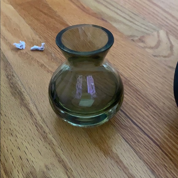 Crate and barrel small vase - Picture 2 of 3